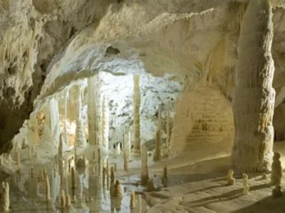 grotte di fracassi, una delle mete dei tour offerti da NCC Torquati Carlo