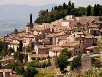 vista sul centro storico di Assisi durante un tour NCC Torquati Carlo